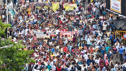 जिस SSC को लेकर प्रोटेस्ट कर रहे हैं युवा, उसमें नौकरी लगने पर कितनी मिलती है सैलरी?