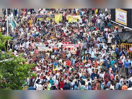 केंद्रीय मंत्री से मुलाकात के बाद SSC परीक्षा मामले में बनी बात, शिक्षकों ने NDTV को दिया धन्यवाद केंद्रीय मंत्री से मुलाकात के बाद SSC परीक्षा मामले में बनी बात, शिक्षकों ने NDTV को दिया धन्यवाद