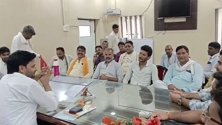 BJP व‍िधायक नौक्षम चौधरी के ख‍िलाफ सरपंचों ने खोला मोर्चा, बोले- लोकतंत्र की हत्‍या करना चाहती हैं