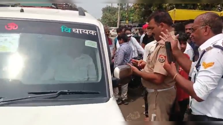"More Educated Than You": Traffic Cop Shreds UP Lawmaker's Son After Insult "More Educated Than You": Traffic Cop Shreds UP Lawmaker's Son After Insult