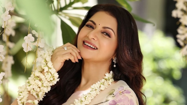Bhagyashree Begins Her Mornings On Healthy Note...But Soon Changes The Narrative