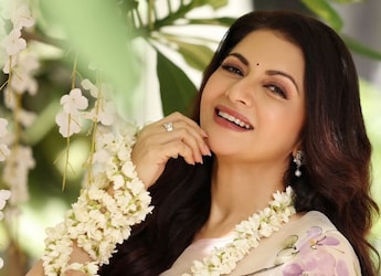 Bhagyashree Begins Her Mornings On Healthy Note...But Soon Changes The Narrative Bhagyashree Begins Her Mornings On Healthy Note...But Soon Changes The Narrative