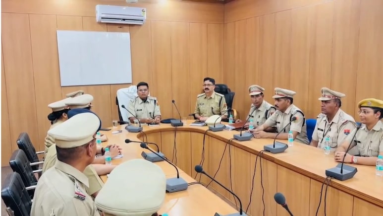 हनुमानगढ़ में नशे पर पुलिस की बड़ी कार्रवाई, दो महीने में 18 करोड़ की ड्रग्स जब्त; 120 तस्कर गिरफ्तार हनुमानगढ़ में नशे पर पुलिस की बड़ी कार्रवाई, दो महीने में 18 करोड़ की ड्रग्स जब्त; 120 तस्कर गिरफ्तार
