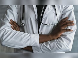 हिजाब पर घमासान: "मैडम को संभालकर रखना", टोंक में महिला डॉक्टर के पति को मिली धमकी हिजाब पर घमासान: "मैडम को संभालकर रखना", टोंक में महिला डॉक्टर के पति को मिली धमकी