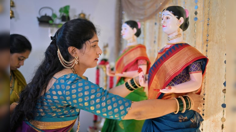 Jyeshtha Gauri Pujan 2025 Date: ज्येष्ठा गौरी आगमन, पूजन कधी आहे? उत्सवाची कथा, परंपरा जाणून घ्या Jyeshtha Gauri Pujan 2025 Date: ज्येष्ठा गौरी आगमन, पूजन कधी आहे? उत्सवाची कथा, परंपरा जाणून घ्या