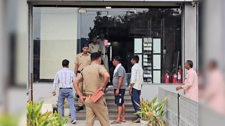 गुरुग्राम: मार्बल मार्केट में लिफ्ट में फंसने से मजदूर की मौत, आत्महत्या की आशंका गुरुग्राम: मार्बल मार्केट में लिफ्ट में फंसने से मजदूर की मौत, आत्महत्या की आशंका
