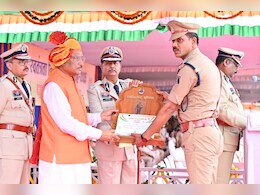 मुख्यमंत्री ने 35 पुलिस अधिकारियों और जवानों को पुलिस पदकों से किया सम्मानित, देखें नाम  मुख्यमंत्री ने 35 पुलिस अधिकारियों और जवानों को पुलिस पदकों से किया सम्मानित, देखें नाम