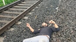 Man's Leg Gets Crushed After Falling From Moving Train During Mobile Theft