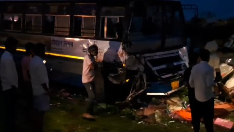 राजसमंद में रोडवेज बस और मिनी ट्रक में जबरदस्त भिड़ंत, 2 लोगों की मौत; 8 घायल राजसमंद में रोडवेज बस और मिनी ट्रक में जबरदस्त भिड़ंत, 2 लोगों की मौत; 8 घायल