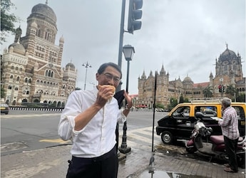 Japanese Ambassador Enjoys Vada Pav In "Aamchi Mumbai" - See Pics