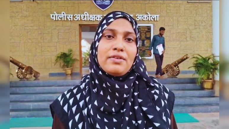 Akola News : 10 दिवसांच्या तान्ह्या बाळाला जन्मदात्रीपासून केलं दूर; व्याकूळ आईची न्यायालयात धाव Akola News : 10 दिवसांच्या तान्ह्या बाळाला जन्मदात्रीपासून केलं दूर; व्याकूळ आईची न्यायालयात धाव