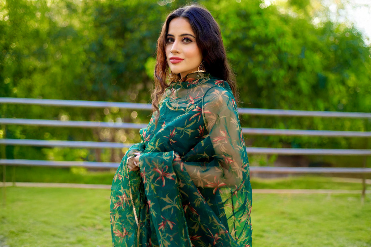 Dramatic 3D Pieces to Fruity Drama: 5 Times Uorfi Javed Slayed in Dramatic Outfits