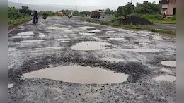 Sindhudurg News: NDTVच्या बातमीनंतर प्रशासनाला जाग! मुंबई-गोवा महामार्गावरील खड्डे बुजवण्यास सुरुवात