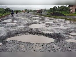 Mumbai Goa Highway:  मुंबई-गोवा हायवेच्या दुरुस्तीसाठी स्टील स्लॅगचा वापर, 70 टक्के काम झाल्याचा दावा Mumbai Goa Highway:  मुंबई-गोवा हायवेच्या दुरुस्तीसाठी स्टील स्लॅगचा वापर, 70 टक्के काम झाल्याचा दावा