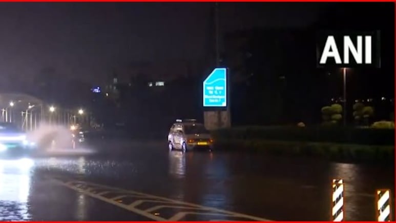 रक्षाबंधन पर दिल्ली-NCR में झमाझम बारिश, घर से निकलने से पहले जान लीजिए ट्रैफिक का ये अपडेट रक्षाबंधन पर दिल्ली-NCR में झमाझम बारिश, घर से निकलने से पहले जान लीजिए ट्रैफिक का ये अपडेट
