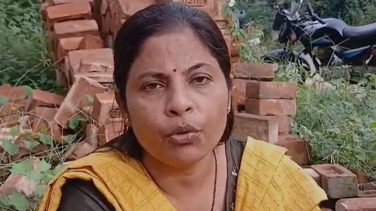 राजस्थान: शिक्षिका को APO करने पर गुस्साए ग्रामीण, स्कूल के सामने दिया धरना राजस्थान: शिक्षिका को APO करने पर गुस्साए ग्रामीण, स्कूल के सामने दिया धरना
