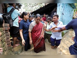 घुटनों तक पानी में उतरीं सीएम रेखा गुप्ता, लोगों से मिलकर बोलीं- दिल्ली में बाढ़ जैसी स्थिति नहीं घुटनों तक पानी में उतरीं सीएम रेखा गुप्ता, लोगों से मिलकर बोलीं- दिल्ली में बाढ़ जैसी स्थिति नहीं