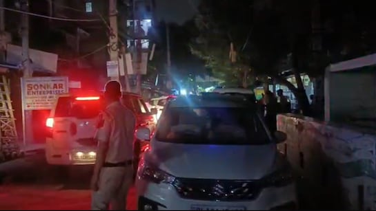 2 Men Posing As Cops Steal Gold, Rs 20 Lakh Cash From Gold Smelting Shop In Delhi: Cops