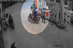 Bikers Without Helmets, Denied Petrol, Light Matchstick In Indore Fuel Station Bikers Without Helmets, Denied Petrol, Light Matchstick In Indore Fuel Station