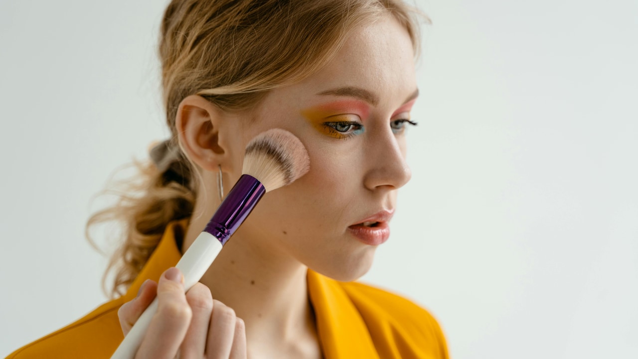 Monsoon-Proof Makeup: Foundations That Stay Fresh in Humid Weather
