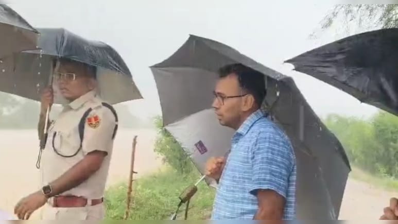 उफान पर घग्घर नदी, छुट्टी पर गए कर्मचार‍ियों को वापस बुलाया; हाई अलर्ट पर प्रशासन