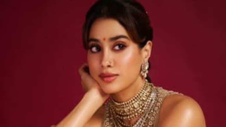 Janhvi Kapoor Hits Back At Trolls After Saying <i>'Bharat Mata Ki Jai'</i> At Janmashtami Event: "<i>Roz Bolungi</i>"