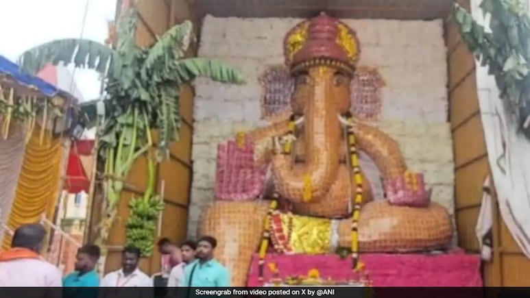 Video: 7,500 Books Used To Make Ganesh Idol In Chennai Video: 7,500 Books Used To Make Ganesh Idol In Chennai