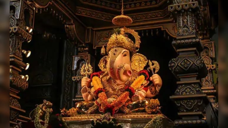 Pune Ganoshotsav: गणेश भक्तांसाठी सुरक्षा कवच! दगडूशेठ गणेश मंडळाकडून 50 कोटींचा विमा Pune Ganoshotsav: गणेश भक्तांसाठी सुरक्षा कवच! दगडूशेठ गणेश मंडळाकडून 50 कोटींचा विमा