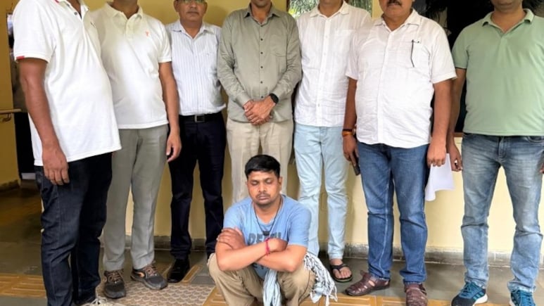 जज के पूरे परिवार को गोली मारने वाला कुख्यात AGTF की गिरफ्त में, CBI ने रखा था 5 लाख का इनाम जज के पूरे परिवार को गोली मारने वाला कुख्यात AGTF की गिरफ्त में, CBI ने रखा था 5 लाख का इनाम