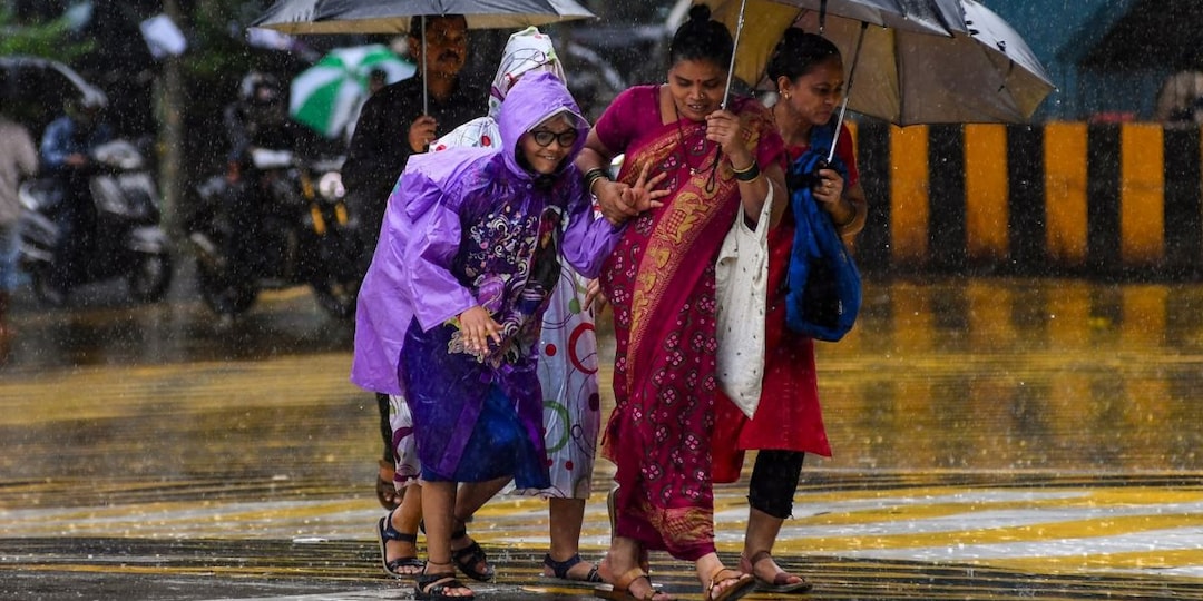 Mumbai Rain Live Updates: Heavy Rain Alert Today, Airlines Issue Travel Advisory