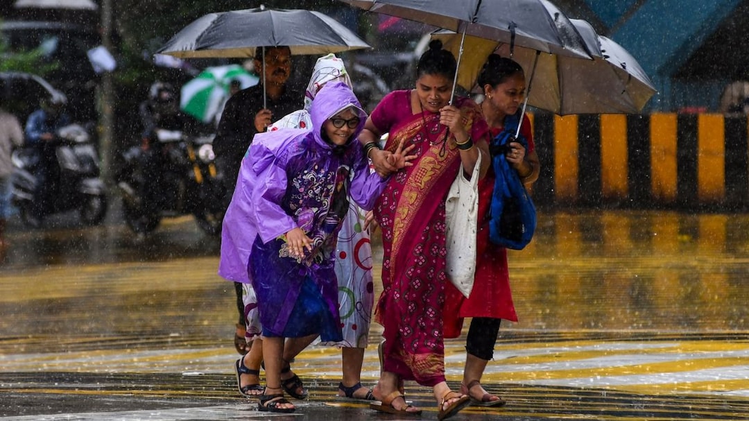 Mumbai Rain Highlights: Heavy Rain Alert Today, Airlines Issue Travel Advisory