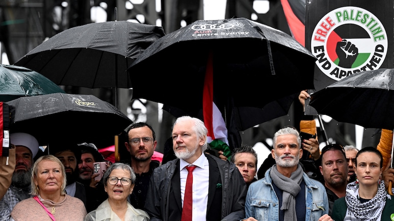 Julian Assange Joins Massive Pro-Palestine Protest On Sydney Harbour Bridge Julian Assange Joins Massive Pro-Palestine Protest On Sydney Harbour Bridge