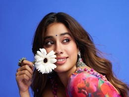 Janhvi Kapoor Looks Like A "Sundari" In A Pink Floral Saree Janhvi Kapoor Looks Like A "Sundari" In A Pink Floral Saree