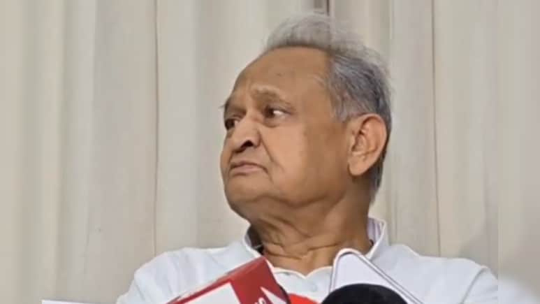 Rajasthan: चीन-रूस और नॉर्थ कोरिया की तरह ही भारत में भी चुनाव करवाने की कोशिश? गहलोत का EC से सवाल Rajasthan: चीन-रूस और नॉर्थ कोरिया की तरह ही भारत में भी चुनाव करवाने की कोशिश? गहलोत का EC से सवाल