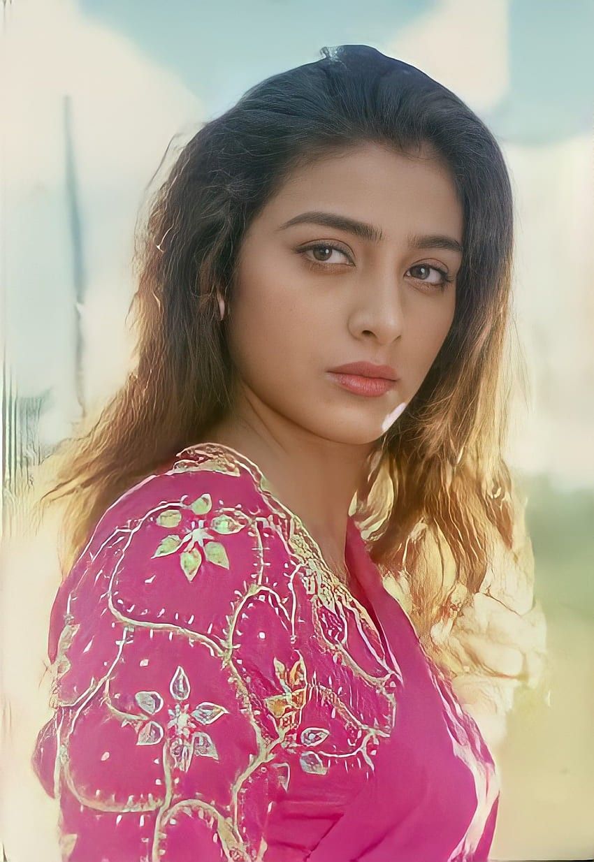 तबस्सुम फातिमा हाशमी कैसे बनी तब्बू, नाम में क्यों नहीं लगातीं पिता का सरनेम