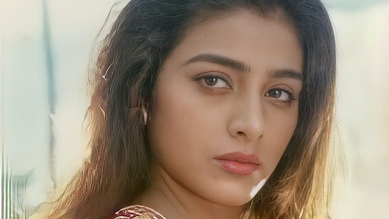 तबस्सुम फातिमा हाशमी कैसे बनी तब्बू, नाम में क्यों नहीं लगातीं पिता का सरनेम