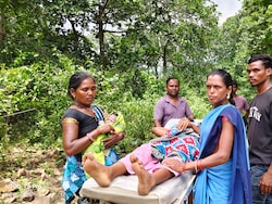 Girl Carries Snake-Bitten Mother For 5km Due To Poor Roads, Fails To Save Her
