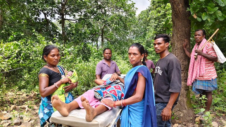 Girl Carries Snake-Bitten Mother For 5km Due To Poor Roads, Fails To Save Her