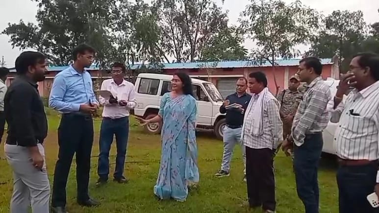 बालोद कलेक्टर का सख्त आदेश, सड़कों पर पशु मिलने पर उनके मालिकों के खिलाफ होगी कार्रवाई, जिले में बनेगा विशेष गौधाम बालोद कलेक्टर का सख्त आदेश, सड़कों पर पशु मिलने पर उनके मालिकों के खिलाफ होगी कार्रवाई, जिले में बनेगा विशेष गौधाम