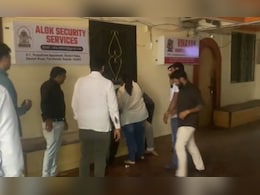 Nashik News: फ्लॅटसमोर लघुशंका, अर्धनग्र अवस्थेत... परप्रांतियाचा मराठी कुटुंबाला त्रास, मनसेने मस्ती उतरवली