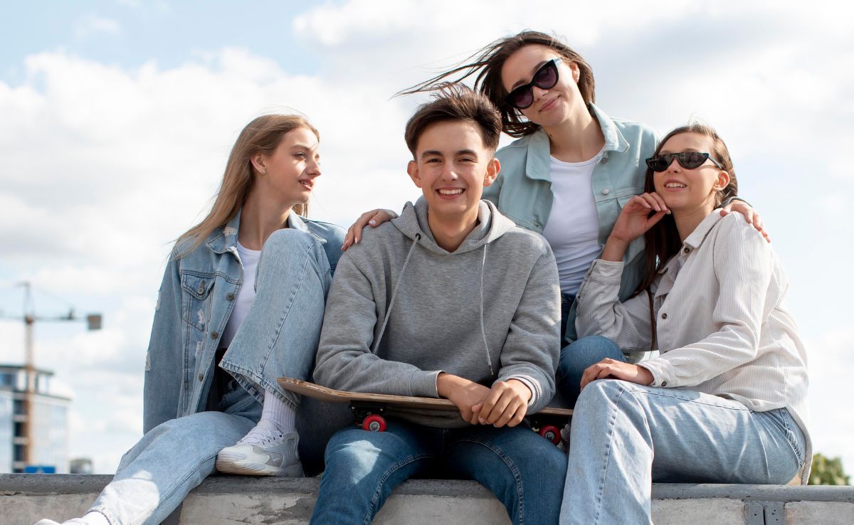 Gen-Z से लेकर अल्फा और बीटा तक, जानें कैसे और कौन रखता है जनरेशन के ये नाम