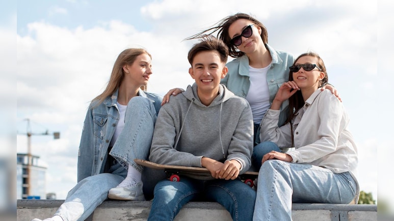 Gen-Z से लेकर अल्फा और बीटा तक, जानें कैसे और कौन रखता है जनरेशन के ये नाम Gen-Z से लेकर अल्फा और बीटा तक, जानें कैसे और कौन रखता है जनरेशन के ये नाम