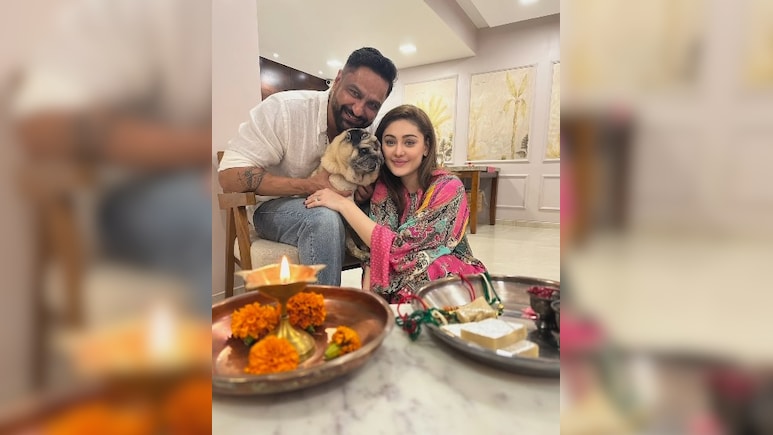 शेफाली जरीवाला के बिना पति पराग त्यागी और हिंदुस्तानी भाऊ ने मनाया रक्षाबंधन, भाई बोले- आज मैंने खुद राखी... शेफाली जरीवाला के बिना पति पराग त्यागी और हिंदुस्तानी भाऊ ने मनाया रक्षाबंधन, भाई बोले- आज मैंने खुद राखी...