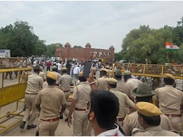 बीकानेर में 'खेजड़ी बचाओ' आंदोलन, हंगामा के दौरान बैरिकेडिंग टूटी, पुलिस ने भांजी लाठियां बीकानेर में 'खेजड़ी बचाओ' आंदोलन, हंगामा के दौरान बैरिकेडिंग टूटी, पुलिस ने भांजी लाठियां