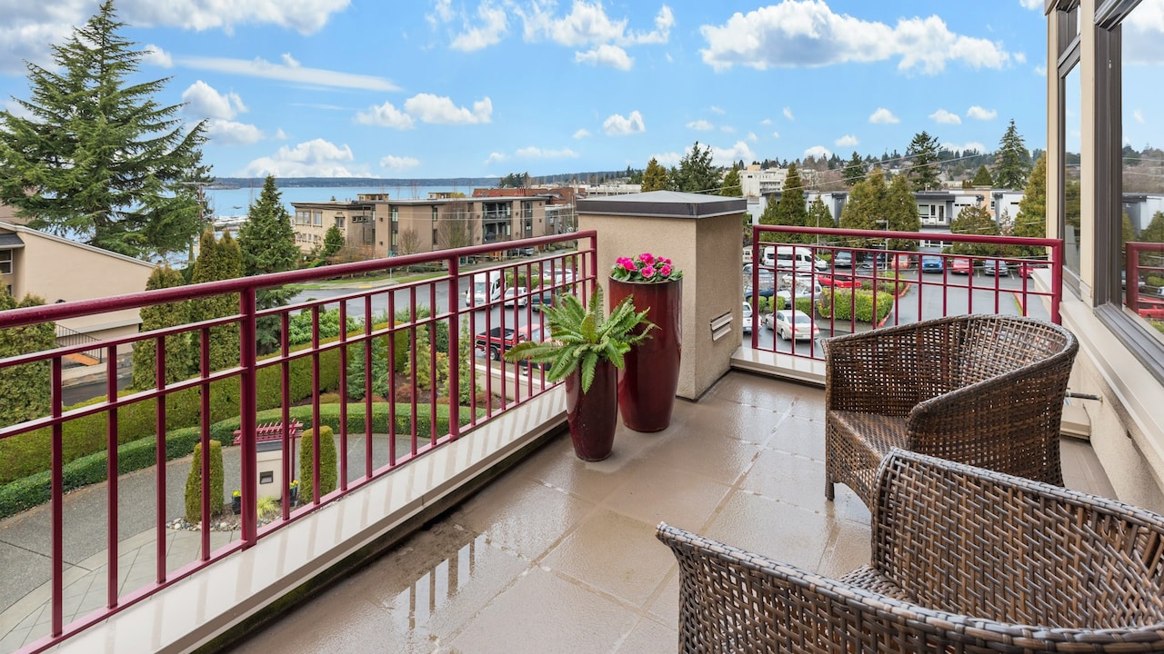 Explore 5 easy ways to use eco-friendly decor in your balcony