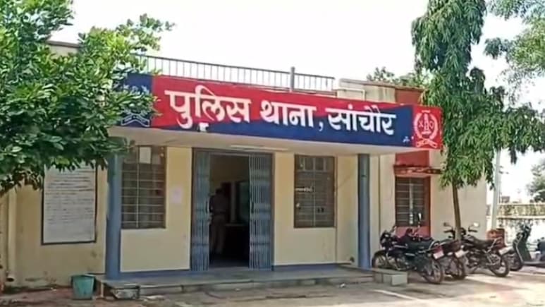 Rajasthan: रामदेवरा से लौट रहे पैदल यात्री का अपहरण कर 20 लाख रुपए की मांगी फिरौती, पुलिस ने धर-दबोचे आरोपी Rajasthan: रामदेवरा से लौट रहे पैदल यात्री का अपहरण कर 20 लाख रुपए की मांगी फिरौती, पुलिस ने धर-दबोचे आरोपी