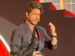 One-Handed Shah Rukh Khan Can Do <i>"Bahut Kuch, National Award Bhi Utha Sakta Hoon"</i>