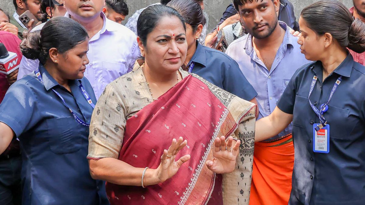 Delhi Chief Minister Rekha Gupta Attacked At Public Meet, Accused Arrested