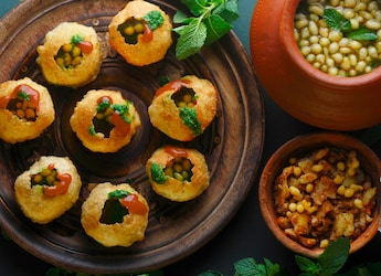 Raksha Bandhan 2025 Special: 10 Spicy Snacks To Enjoy With Your Siblings