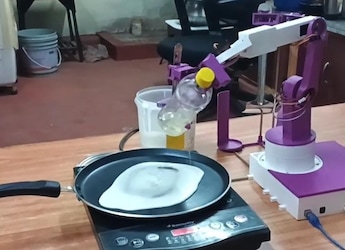 Bengaluru Engineer Builds Robot That Makes Crispy Dosas Automatically